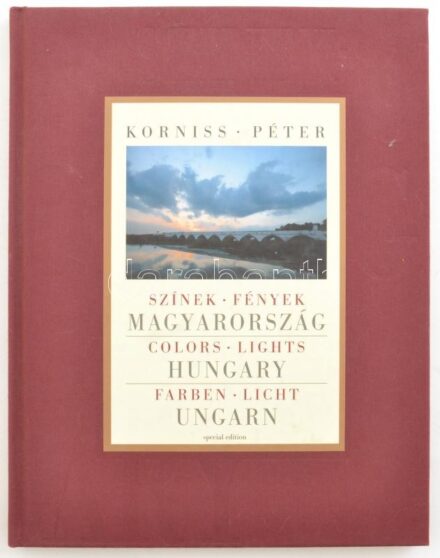 Korniss Péter: Színek, fények, Magyarország. Colors, Lights, Hungary. Farben, Licht, Ungarn. Nemeskürty István szövegével. [Bratislava], 2005, Slovart. Magyar és angol nyelven. Gazdag képanyaggal illusztrált. CD-melléklettel. Kiadói