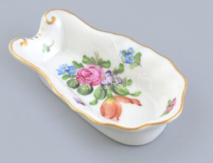 Herendi virágmintás, porcelán fogvájótartó, kézzel festett, jelzett, apró kopásnyomokkal, 10x6cm
