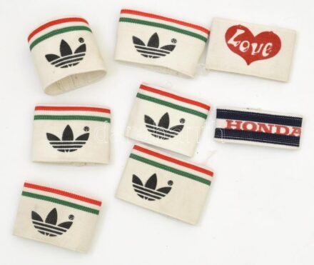 8 db csuklóvédő, többnyire Adidas