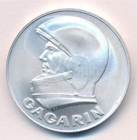 Szovjetunió 1991. 'Gagarin - Az első ember az űrben' kétoldalas Al emlékérem kapszulában (40mm) T:BU kis patina Soviet Union 1991. 'Gagarin - First Man in Space' two-sided Al medallion in capsule (40mm) C:BU small patina