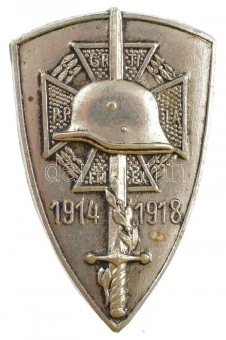 ~1930. 'Országos Frontharcos Szövetség' fém gomblyukjelvény, hátoldalon 'BERÁN N. BPEST DÖBRENTEI U. 2.' gyártói jelzéssel (28x18mm) T:1-,2 Hungary ~1930. 'Hungarian Front Fighters Association' metal miniature button badge with maker's
