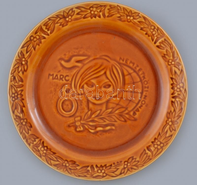 Gránit 'Nemzetközi Nőnap Márc. 8.' fali dísztányér. Mázas kerámia, jelzett, hibátlan, d: 24 cm