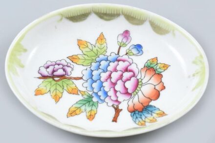 Herendi Viktória mintás tálka. Kézzel festett, jelzett, minimális kopással 9 cm