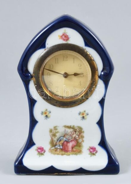 Porcelán testű cseh óra réz óratesttel, jelzés nélkül, matricás, kopásokkal 15 cm