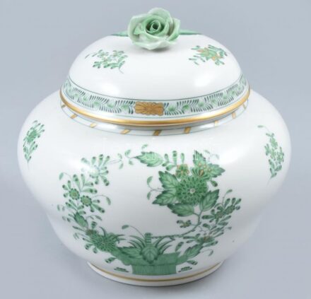 Herendi zöld Fleur de Indes (india kosaras) mintás bonbonier, kézzel festett, jelzett, rózsán apró lepattanások, m:16 cm, d:16 cm
