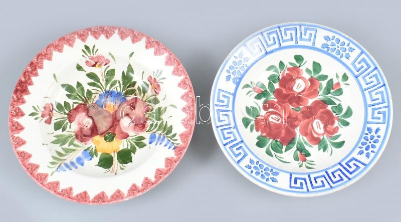 2 db mázas kerámia fali dísztányér, jelzettek, egyik Telkibánya, sérülésekkel, hibákkal, d: 23,5 cm