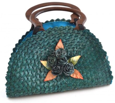 Zöld szalmafonatú női táska, sérülésekkel, 35×23 cm