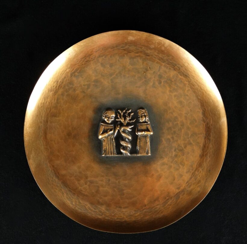 Tevan Margit (1901-1978): Tál, figurákkal