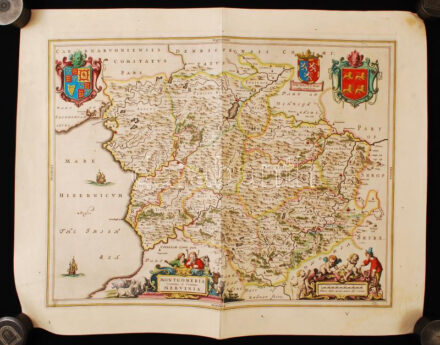 1645 Joan Blaeu: Montgomeria Comitatus et Comitatus Mervinia. Rézmetszetű térkép, hátoldalt a város latin leírása. / 1645 England map of county Montgomery. Etching. On the backside Latin description of the city 57x46 cm