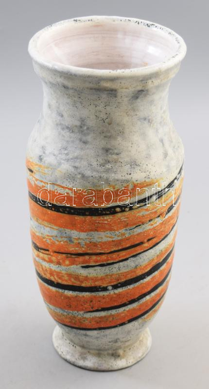 Gorka Lívia (1925-2011): Váza. Jelzett, minimális kopással, m: 28,5 cm /// Lívia Gorka (1925-2011): Vase. Signed. Minor wear. Height: 28.5 cm