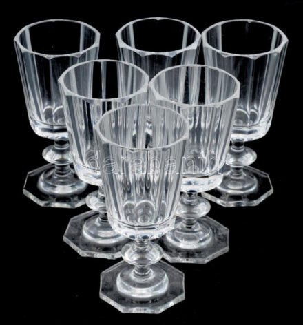 Talpas pohár készlet. cca 19. sz. második fele - vége, magyar vagy osztrák, 6 darab, jó állapotban, m: 13,5 cm /// Footed Glass Set. Circa late 19th century, Hungarian or Austrian. 6 pieces, in good condition. Height: 13.5 cm