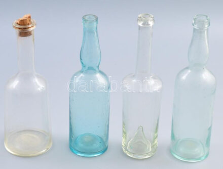 4 darab palack. Magyar, 19. sz. időszakai, hutaüveg, m: 19-22 cm /// Set of 4 Bottles. Hungarian, 19th century periods, factory glass. Height: 19-22 cm