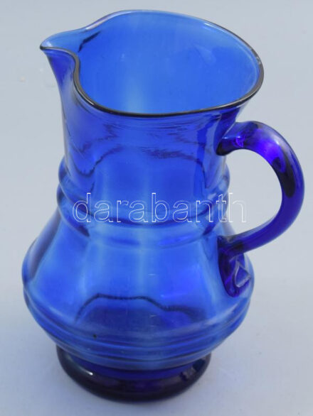 Kancsó. Erdély, cca 19. sz. közepe, színezett hutaüveg, m: 18 cm /// Jug. Transylvania, circa mid-19th century, colored factory glass. Height: 18 cm