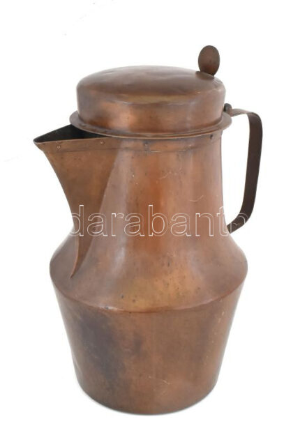 Nagyméretű vörösréz uradalmi konyhaedény. Zólyom, cca 18. sz., kalapált vörösréz, m: 58 cm