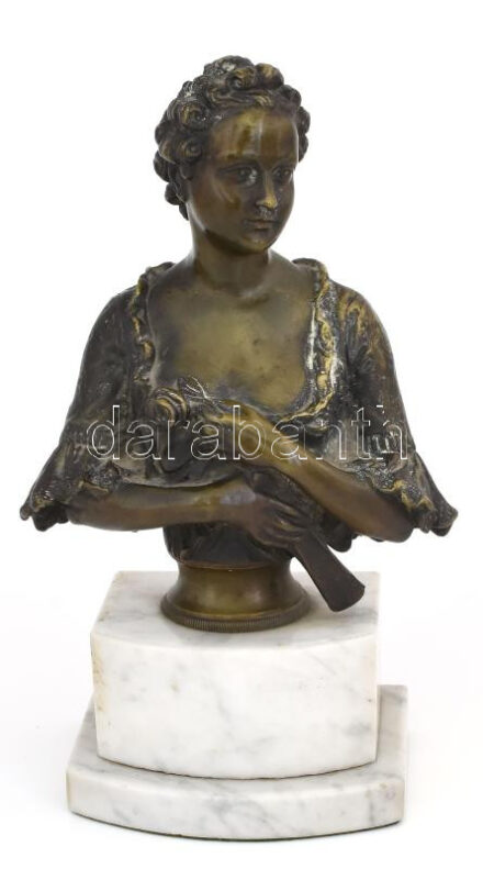 Jean-Baptiste Carpeaux (1827-1875) után: Eugénia francia császárné büsztje. Patinázott bronz, márvány talapzaton, cca 19. sz. vége, jelzés nélkül, m: 25,5 cm /// After Jean-Baptiste Carpeaux (1827-1875): Bust of Empress Eugénie of France. Patinated bronze on a marble base, circa late 19th century, unmarked, height: 25.5