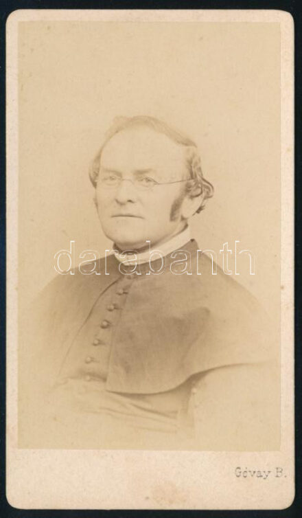 Rómer Flóris (1815-1919) régész, művészettörténész, keményhátú fotó Gévay Béla pesti műterméből, hátoldalon a műterem képével, 10,5×6,5 cm
