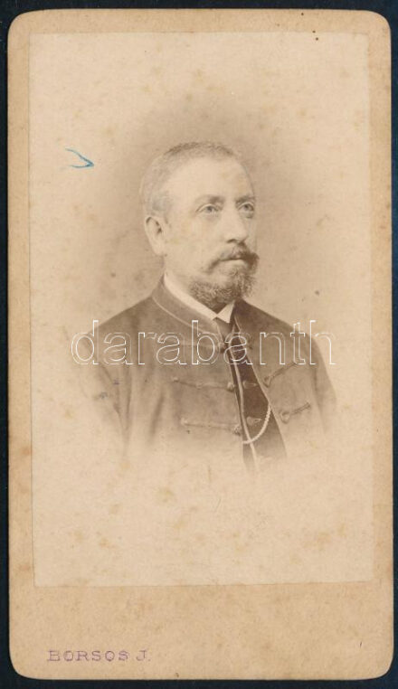 cca 1865-1870 Keresztessy József (1819-1895) vívómester, a magyar kardvívóiskola megalapítója (a kor több neves személye, köztük Jókai Mór is járt hozzá vívást tanulni); vizitkártya Borsos József (1821-1883) festőművész, udvari fényképész pesti műterméből, a hátoldalon feliratozva, kissé foltos, a fényképen apró firkával, 10,5x6