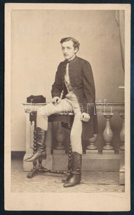 Gerhardt Guidó, királyfalvi, (1876-1939) botanikus; intézeti igazgató; gazdasági tanácsos vizitkártya fotó L. Letzter Kassa. Hátulján családi adatokkal feliratozott /   Gerhardt Guidó, from Királyfalva, (1876-1939) botanist; director of the institute; economic advisor business card photo L. Letzter Kassa. On the back is inscribed with family