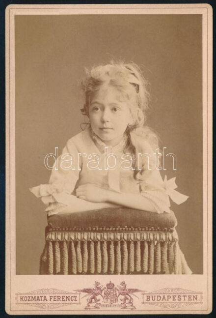 Küry Klára (1870-1935) színésznő, operettprimadonna gyerekkori képe tíz éves korában, 16,5×10,5 cm