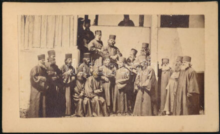 ca 1875 Román pópák Vizitkártya fotó C. Szathmari bukaresti műterméből. Feliratozott 9x6 cm / ca 1880 Romanian popas CDV photo from C. Szathmari's studio in Bucharest. Inscribed 9x6 cm