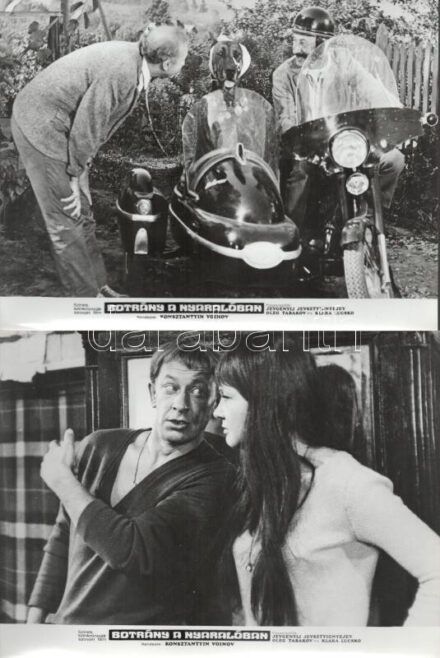 cca 1989 előtt készült, "Botrány a nyaralóban" című szovjet film jelenetei és szereplői, 19 db vintage produkciós filmfotó (vitrinfotó, lobbyfotó) ezüst zselatinos fotópapíron, a használatból eredő (esetleges) kisebb hibákkal, 18x24 cm