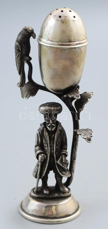 Ezüst (Ag) besamin tartó / fűszer tartó. Strájmelt viselő zsidó férfi figurájával és leveles ágon ülő papagáj alakjával díszítve. cca 1945, Dánia, háromtornyos jelzés, mesterjegy A strájmli vagy strámli egy szőrmekalap, amit a haszid zsidók szombaton és ünnepek alkalmával szoktak viselni, m: 14 cm, 180g  Silver (Ag) besamin holder / spice holder. Decorated with a figure of a Jewish man wearing a straymli and a parrot sitting on a leafy branch. cca 1945, Denmark, three-tower mark, maker's mark A straymli or strámli is a fur hat worn by Hasidic Jews on the Sabbath and