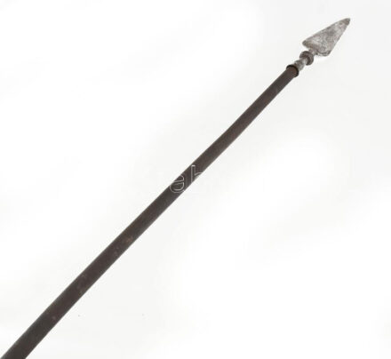 Sponton. cca 18. sz. második fele, német, 30 cm hosszú penge, pótolt fa nyéllel, kopott, h: 185 cm /// SZEMÉLYES ÁTVÉTEL, NEM POSTÁZZUK / ONLY PERSONAL COLLECTION IN OUR OFFICE!