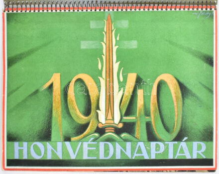 1940 Honvédnaptár. Összeáll.: Kern Ferenc. Színes, illusztrált címlappal. A címlap vitéz Pataky Ferenc munkája. Benne nagyon gazdag fekete-fehér képanyaggal: M. F. I., Ginzery Sándor, Nagy Sándor, vitéz Loósy Alajos, Bánáss József, vitéz Bujdosó Kálmán, Szemes Vazul, Dr. Bőhm Sándor, Fenichel Tibor, Vadas Ernő, Fotó Orelly. Bp.,[1939], M. Kir. Honvédelmi Minisztérium,(Pallas-ny.), 3 sztl. lev. +52 t. +5 sztl. lev. Spirálfűzött kötésben, szép