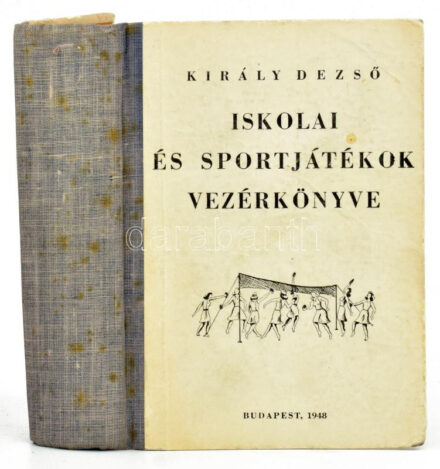 Király Dezső: Iskolai és sportjátékok vezérkönyve. 450 játék az összes versenyszerű sportjátékok legújabb nemzetközi szabályaival. Alsó-, közép- és felsőfokú fiú- és leányiskolák, valamint társadalmi, falusi és üzemi sportegyesületek számára. Összeáll.: - -. Bp., 1948,(Szeged Városi Nyomda és Könyvkiadó Rt.), 600 p. Kiadói félvászon-kötés, kissé foltos, kopott