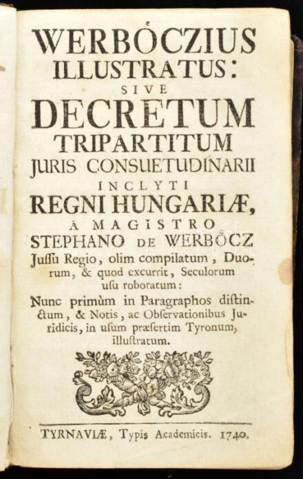 [Werbőczy István (1465-1541)] Werbőczius illustratus: sive Decretum Tripartitum juris consuetudinarii inclyti regni Hungariae. A magistrato Stephano de Werbőcz. Tyrnaviae [Nagyszombat], 1740, Typis Academicis Societatis Jesu, 18 sztl. lev. + 569+1 p.+9 sztl. lev. Latin nyelven. Korabeli egészbőr-kötés, kopott borítóval, kissé sérült gerinccel, foltos lapokkal, korábbi tulajdonosi bejegyzésekkel, hiányzó hátsó
