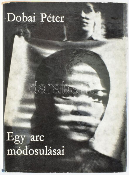 Dobai Péter: Egy arc módosulásai. A szerző, Dobai Péter (1944-) a Nemzet Művésze címmel kitüntetett, Kossuth- és József Attila-díjas költő, író, forgatókönyvíró, dramaturg, a Mafilm dramaturgja és a Balázs Béla Stúdió filmrendezője által Petri György (1943-2000) Kossuth- és József Attila-díjas költő, műfordító, újságíró részére DEDIKÁLT példány. Bp.,(1976.),Magvető, 196+4 p. Első kiadás. Kiadói egészvászon-kötés, kiadói papír