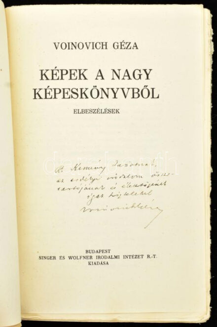 Voinovich Géza: Képek a nagy képeskönyvből. Elbeszélések. A szerző, Voinovich Géza (1877-1952) irodalomtörténész által Báró magyargyerőmonostori Kemény János (1903-1971) író, költő, színházigazgató, mecénás, a marosvécsi Helikon írói munkaközösség megalapítója részére DEDIKÁLT példány! "B. Kemény Jánosnak az erdélyi irodalom összetartójának és élesztőjének igaz tisztelettel Voinovich Géza." Bp.,én.,Singer és Wolfner, 210+2 p. Kiadói papírkötés, szakadt borítóval, a borítón folttal, a gerincen