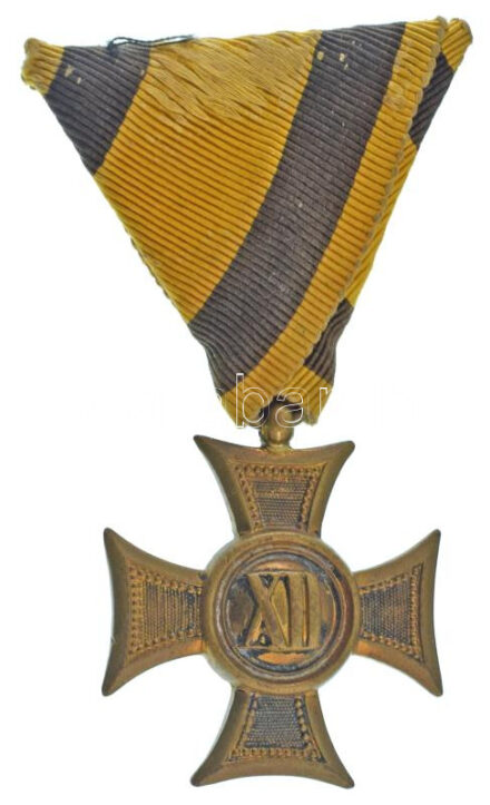1867-1913. "Katonai Legénységi Szolgálati Jel II. osztálya" bronz kitüntetés eredeti mellszalagon T:AU / Hungary 1867-1913. "Distinction for 12 years of Military Service for the Soldiers, 2nd Class" bronze decoration with original ribbon C:AU NMK