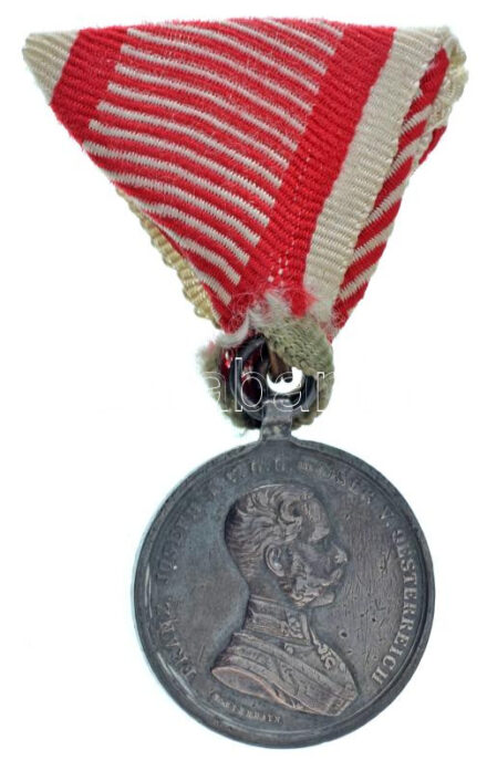 1914. "Ferenc József II. osztályú Ezüst Vitézségi Érem" peremen jelzett Ag kitüntetés modern mellszalaggal. Szign.: Tautenhayn T:XF ph., patina / Hungary 1914. "Silver Gallantry Medal, 2nd Class" Ag decoration with hallmark on the edge, with modern ribbon. Sign.: Tautenhayn C:XF edge error, patina NMK
