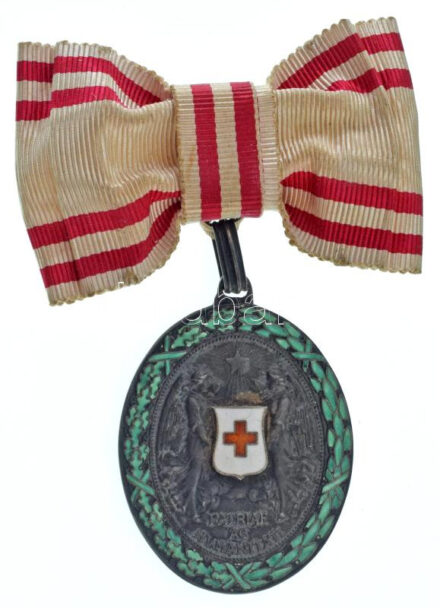 1914. "A Vörös Kereszt Ezüst Díszérme hadidíszítménnyel, női csokorszalagon" részben zománcozott, jelzett Ag kitüntetés eredeti mellszalaggal, eredeti, de sérült tokban T:AU Hungary 1914. "Red Cross, Silver Medal of Honour for women with a war decoration" partially enamelled Ag decoration with hallmark, with original ribbon, in original, but damaged case C:AU NMK
