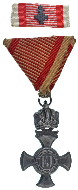 1916. "Koronás Vas Érdemkereszt" Fe kitüntetés eredeti mellszalaggal, miniatűrrel modern szalagsávon T:AU / Hungary 1916. "Iron Cross of Merit with Crown" Fe decoration with original ribbon + miniature on modern thin ribbon C:AU NMK 227.
