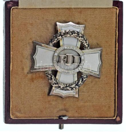 1916. "A Polgári Hadi Érdemkereszt III. osztálya" zománcozott, jelzett Ag kitüntetés, a hátlapon a tűn "R&F" jelzéssel, eredeti dísztokban (46x46mm) T:AU / Hungary 1916. "War Cross for Civil Merit, 3rd Class" enamelled, hallmarked Ag decoration, with "R&F" maker's mark on the on the needle, in original case (46x46mm) C:AU NMK