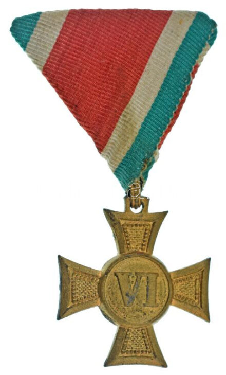 1923. "III. osztályú Legénységi Szolgálati Jel" bronz kitüntetés eredeti mellszalagon T:XF / Hungary 1923. "Distinction for Long Service for the soldiers, 3rd class" bronze decoration with original ribbon C:XF NMK 357.