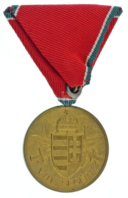 1939. "Magyar Bronz Vitézségi Érem" bronz kitüntetés eredeti mellszalaggal T:AU patina / Hungary 1939. "Bronze Medal for Bravery" bronze decoration with original ribbon C:AU patina NMK 439. - Image 2