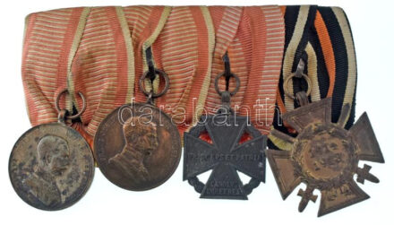 ~1914-1934. 4db-os I. világháborús kitüntetéstétel, mind eredeti mellszalagon, összevarrva, pánton: 1914. "Ferenc József II. osztályú Ezüst Vitézségi Érem" ezüstözött bronz kitüntetés + 1914. "Ferenc József Bronz Vitézségi Érem" bronz kitüntetés + 1916. "Károly-csapatkereszt" Zn kitüntetés + Német Birodalom 1934. "Első Világháborús Érdemkereszt kardokkal 1914-1918 (Hindenburg Kereszt)" bronzozott Fe kitüntetés T:XF,VF / ~1914-1934. 4pcs of WWI medals, all with original ribbons, sewn together, on a strap: Hungary 1914. "Silver Gallantry Medal, IInd Class" silver plated bronze decoration + 1914. "Bronze Gallantry Medal" bronze decoration + 1916. "Charles Troop Cross" Zn decoration + German Empire 1934. "Cross of Honour of the World War for Combatant 1914-1918 (Hindenburg Cross)" bronzed iron cross