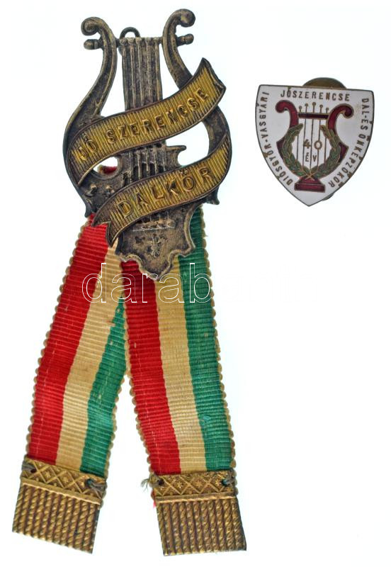 1943. "Jó Szerencse Dalkör" fém dalos jelvény dekoratív nemzetiszín szalagon (29x47mm) + "Diósgyőr-Vasgyári Jószerencse Dal- és Önképzőkör" zománcozott bronz dalos gomlyukjelvény "Morzsányi" gyártói jelzéssel (20x20mm) + "Jószerencse Dal- és Önképzőkör" tagsági igazolvány kitöltve, pecséttel T:AU,XF az igazolványban kisebb sérülések / Hungary 1943. "Jó Szerencse Dalkör (Jószerencse Song Circle)" enameled bronze singing badge on decorative red-white-green ribbon (29x47mm) + "Diósgyőr-Vasgyári Jószerencse Dal- és Önképzőkör (Jószerencse Song and Self Education Circle of Diósgyőr Steelworks)" membership card filled out, with stamp C:AU,XF minor damages in the membership