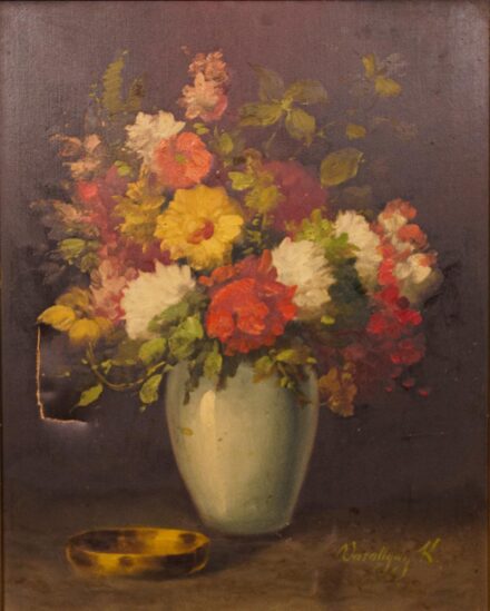 Várallyai Károly (1898–1947): Őszi virágcsokor, fehér vázában