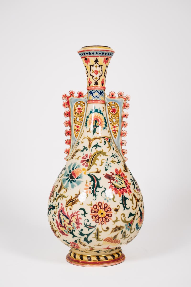 Zsolnay - Áttört szárnyfüles váza I.