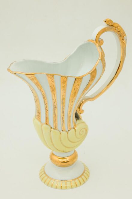 Bakos Éva (Herend) füles díszkiöntő.