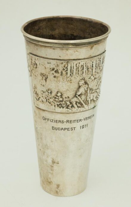 Szent Hubertusz  vadász kupa.