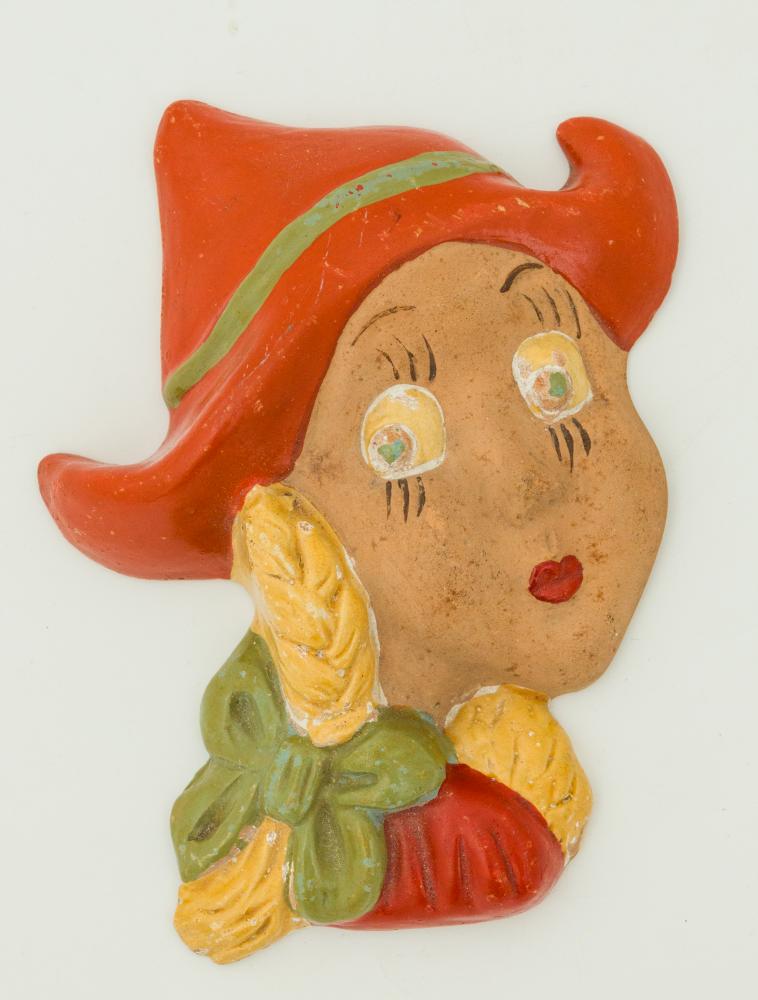 Dr. Rank kalapos lány (fali maszk).