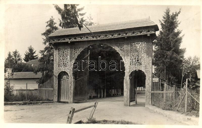 Kolozsvár, Cluj; Gazdasági Akadémia udvarán lévő székely kapu / gate of economic Academy