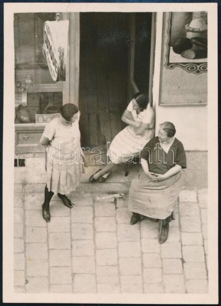 1931 Kinszki Imre (1901-1945) budapesti fotóművész által feliratozott vintage fotó a hagyatékából (Plaudrei), 8,5x6,1 cm