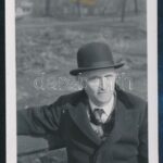 1940 Kinszki Imre (1901-1945) budapesti fotóművész hagyatékából, jelzés nélküli vintage fotó, a szerző által datálva (Dr. Gönczi Jenő portréja), 6,7x4,5 cm