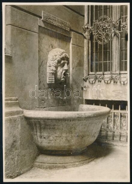 1929. április 18. Kinszki Imre (1901-1945) budapesti fotóművész hagyatékából jelzés nélküli, de a szerző által datált, vintage fotó (Falikút Bp-en, ez a szerző által számozott 137. felvétele), 8,4x6 cm